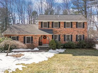 5 Woods Way, Clifton Park, NY 12065