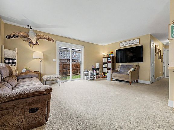 4th image of 418 Lakeview Dr