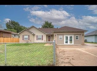 1422 W Macon St, Carthage, MO 64836