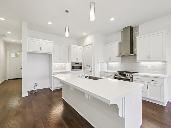 3rd image of 1737 Linden Lane