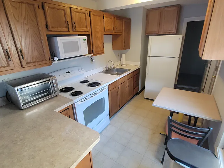 24 Pearl St #3 — Photo 5