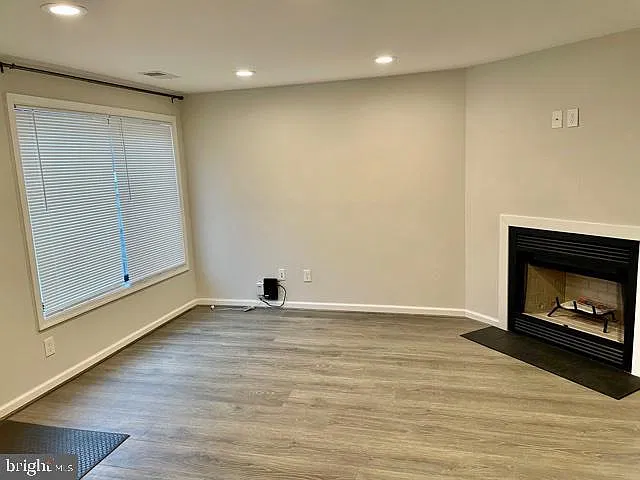 3 bed, 2.5 bath, 1353 sqft, $2,550 — Photo 2