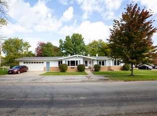 103 W Wall St, Lexington, IL 61753