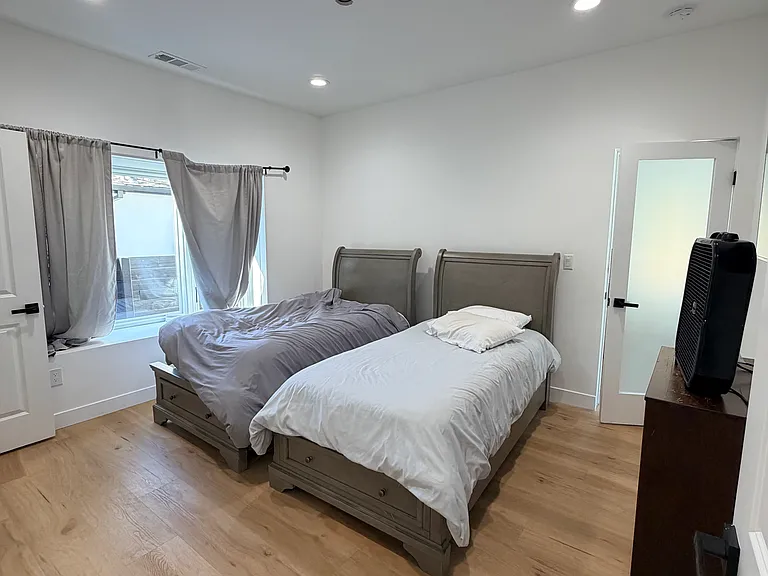 3268 Military Ave — Photo 5
