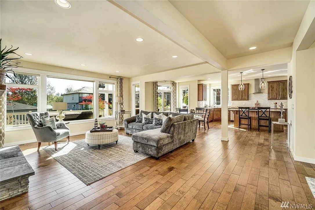 4 bed, 3960 sqft, $7,000 — Photo 1