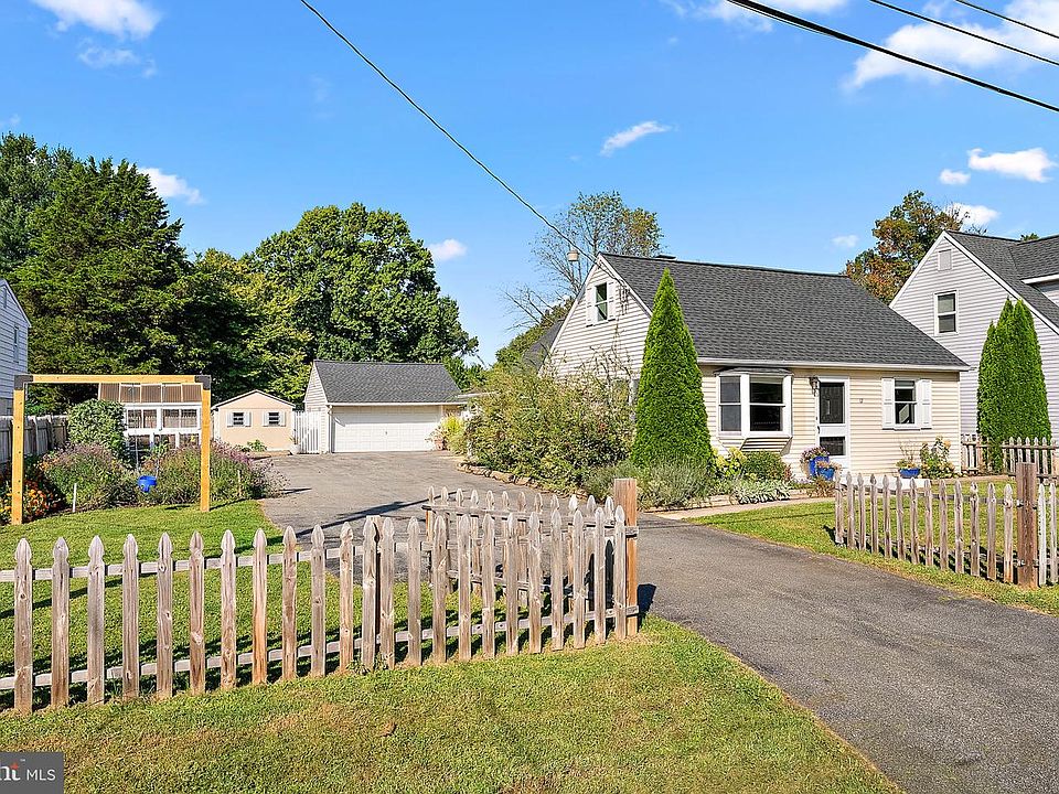 1st image of 17 Maple Ave