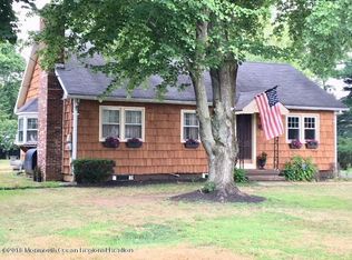 16 Manor Rd, Colts Neck, NJ 07722