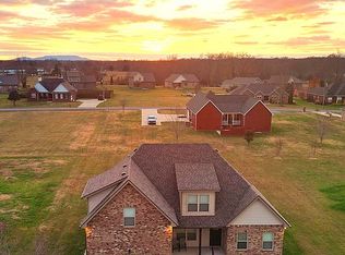 290 Stonegate Dr, Smithville, TN 37166