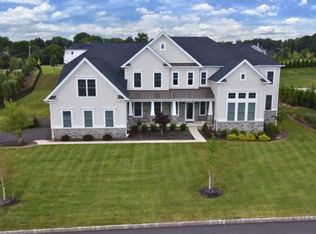 15 Roxbury Rd, Mahwah, NJ 07430