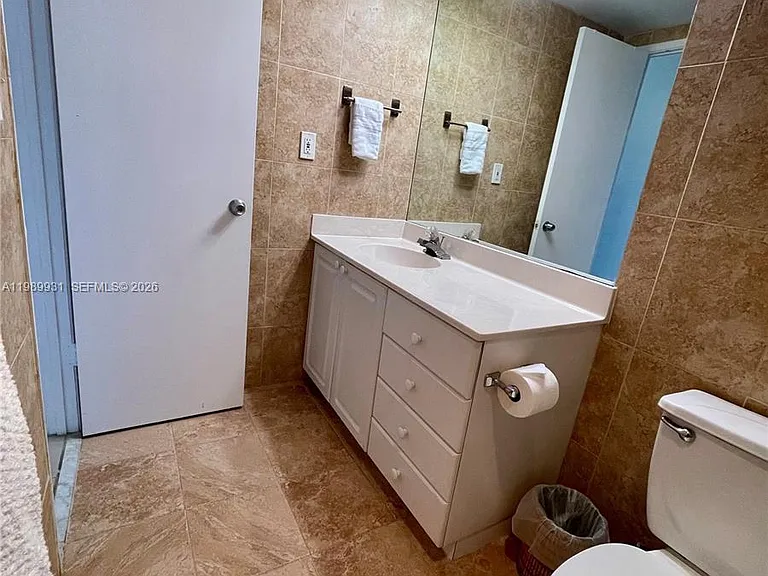 19390 Collins Ave #1405 — Photo 31