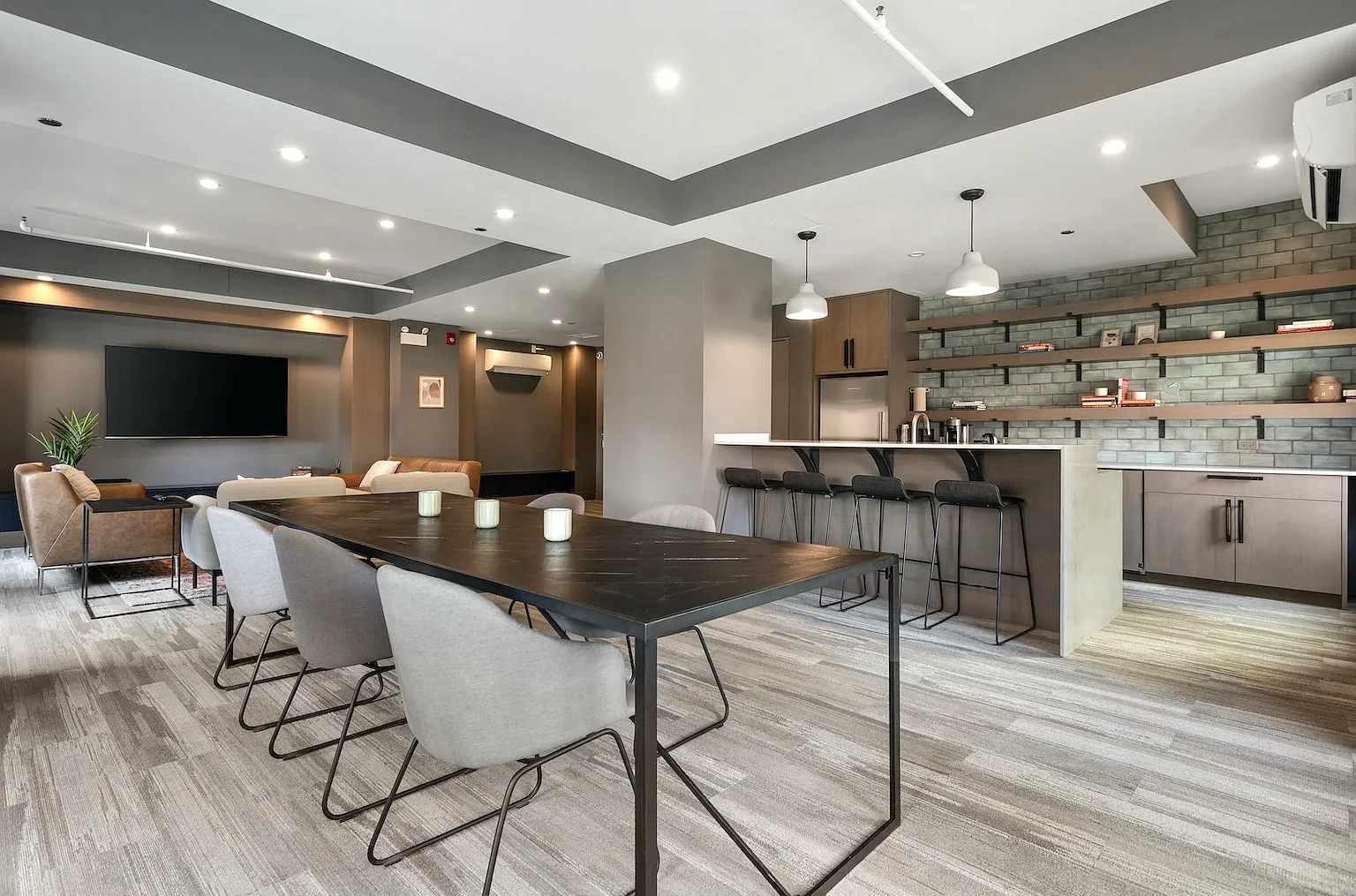 330 S. Wells St — Photo 1