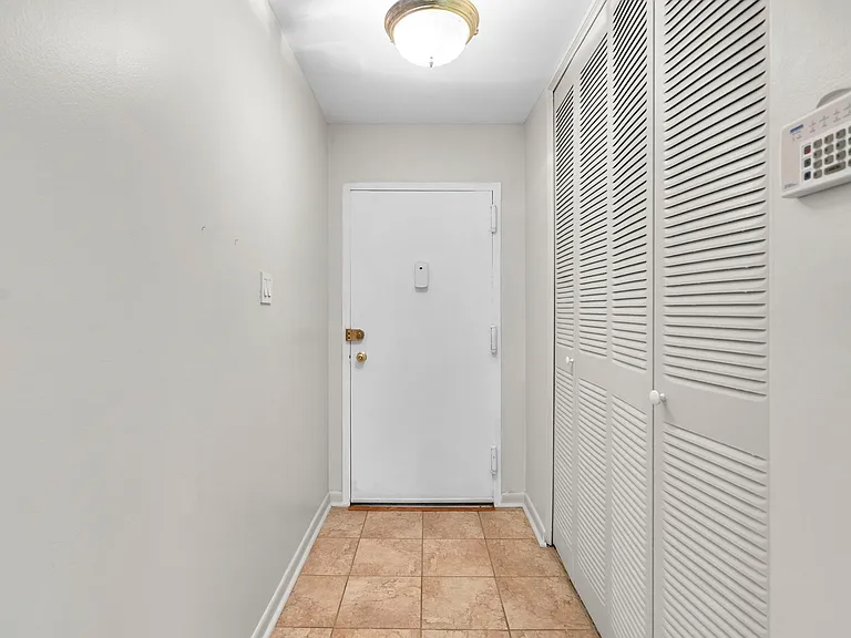 10643 Weymouth St #103 — Photo 4