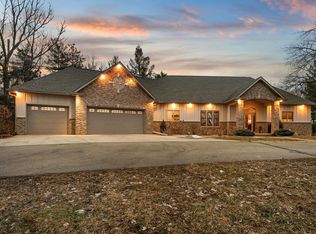 8760 Pine Crest Ln NW, Rochester, MN 55901