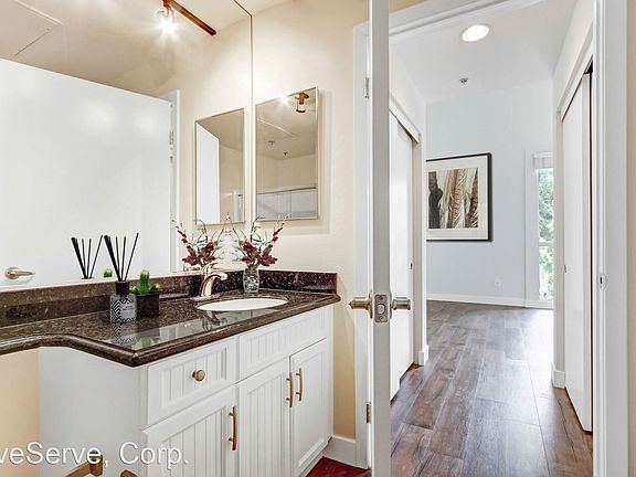 4th image of 22 W Green St Unit 405