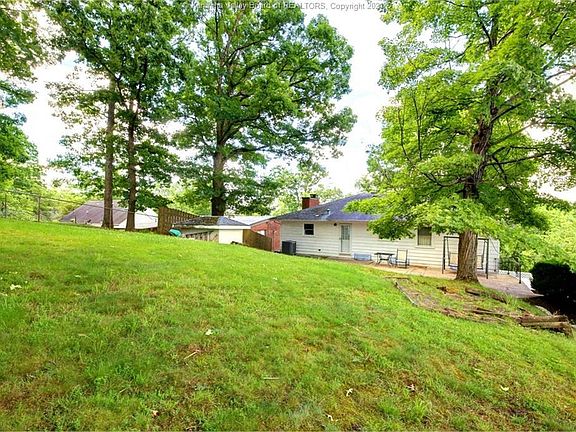 5th image of 916 Churchill Cir