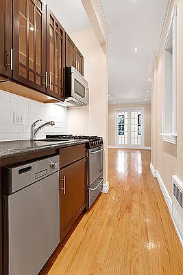 3rd image of 420 E 66th St APT 3C
