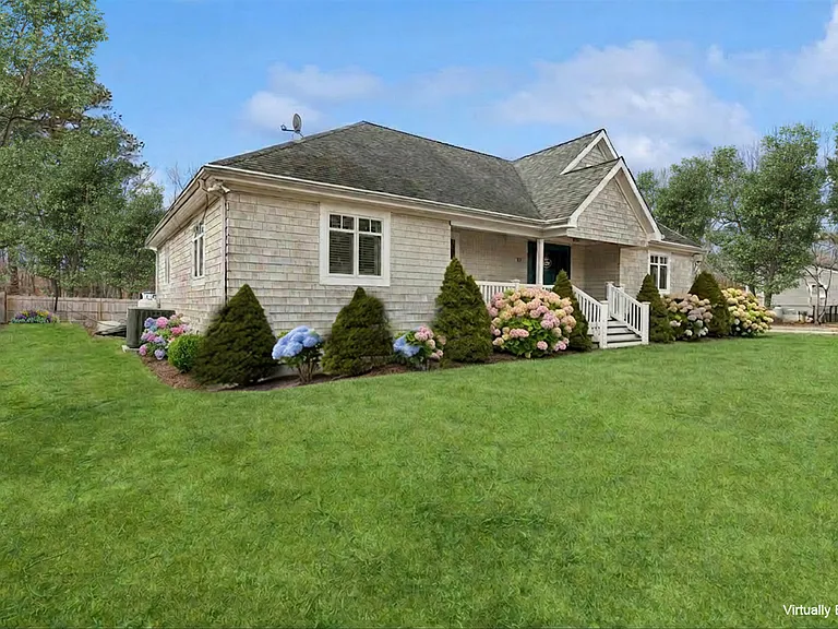 10 Foxboro Rd — Photo 3