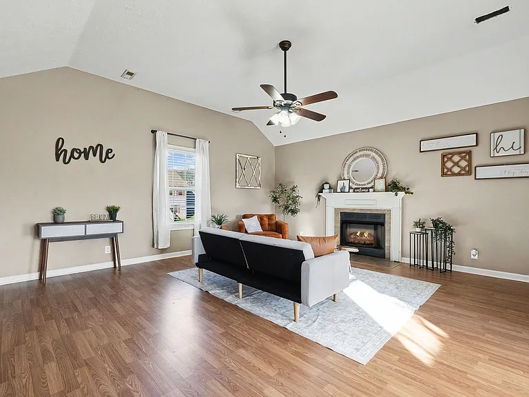 1304 Freedom Dr — Photo 5