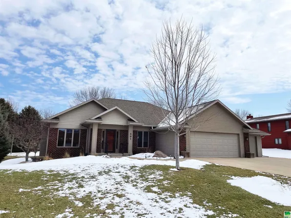 501 Juneau Ave SE, Orange City, IA 51041