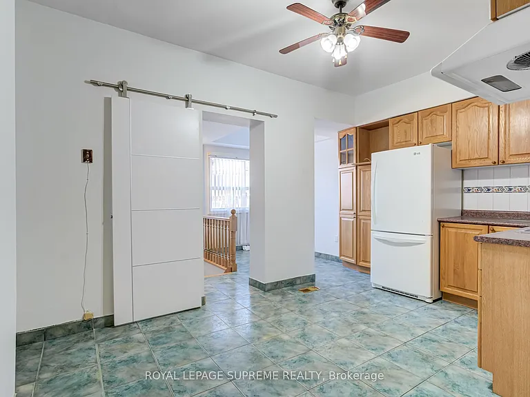 160 Shanly St #MAIN LOWER — Photo 9