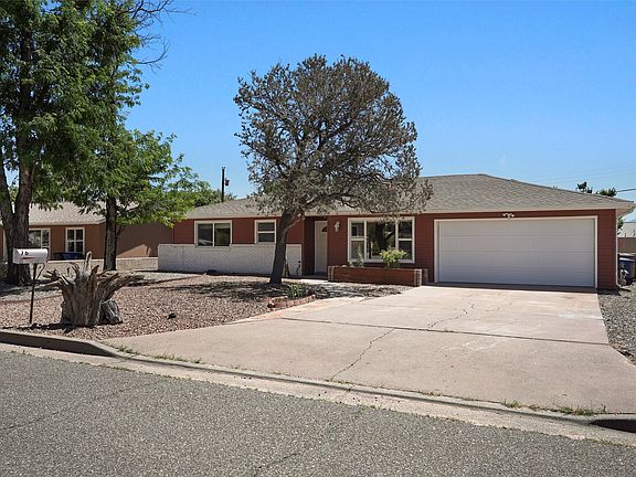 3rd image of 76 Isleta Dr