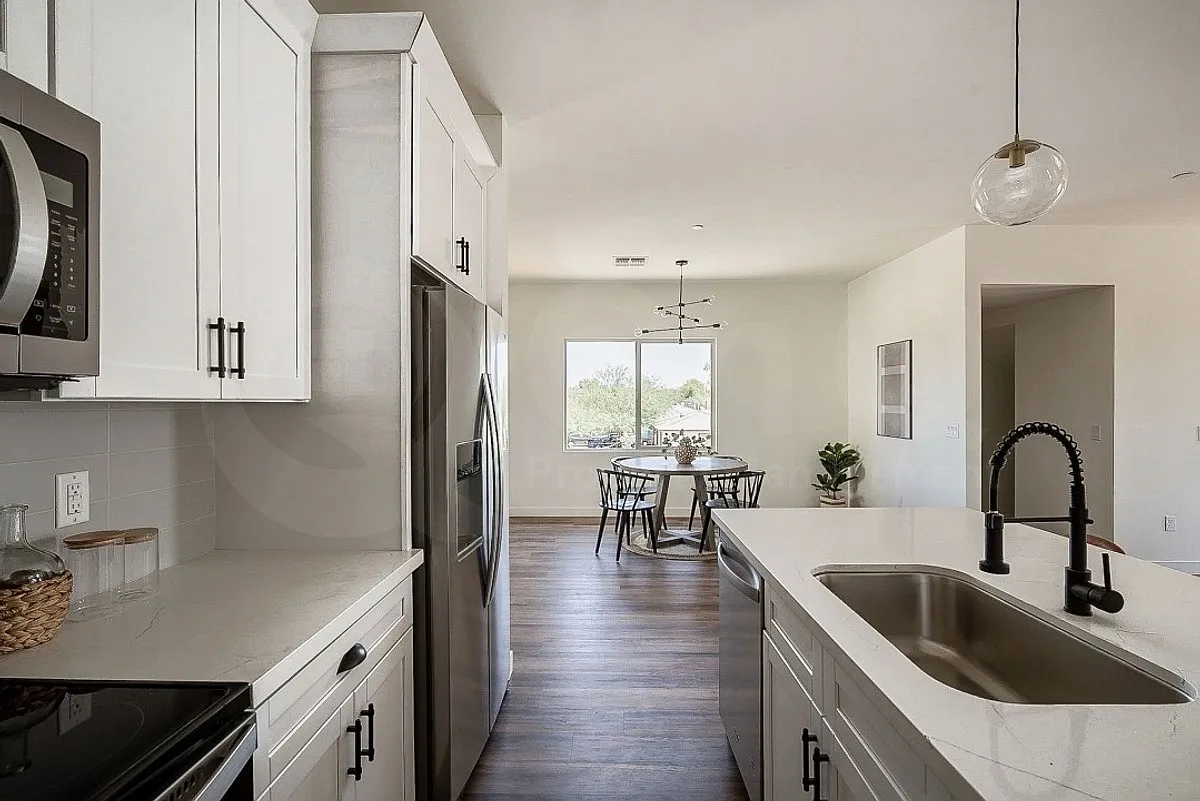 3 bed, 3.5 bath, 1980 sqft, $2,550 — Photo 4
