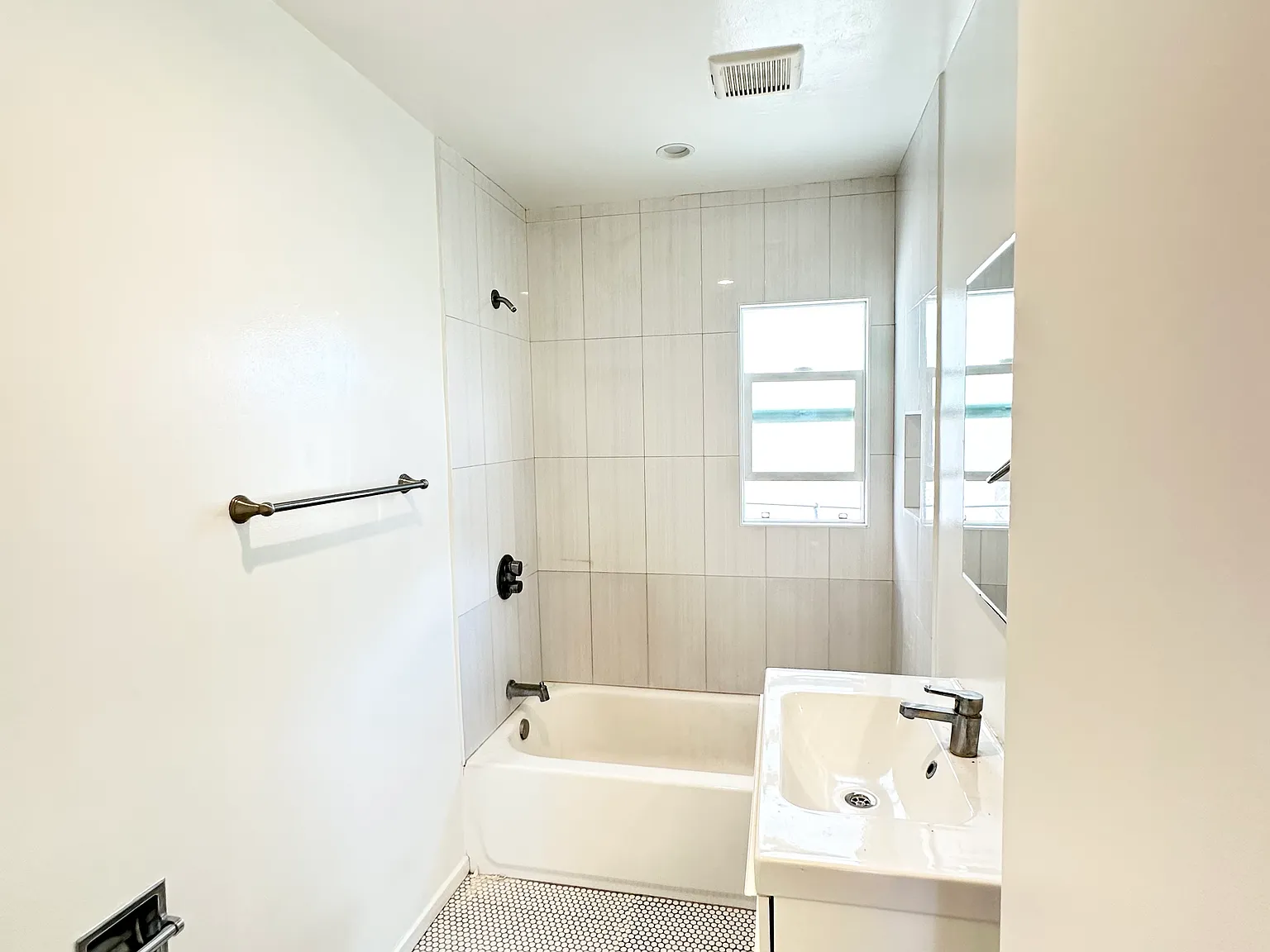 2 bed, $2,450 — Photo 3