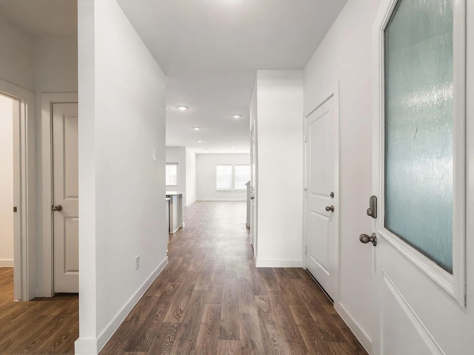 4 bed, 3.0 bath, 2155 sqft, $2,600 — Photo 2