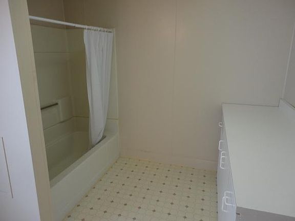 bathroom tub area