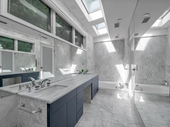 219-44 Peck Avenue image 13 of 32