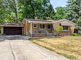 3850 Evelyn Dr, North Olmsted, OH 44070