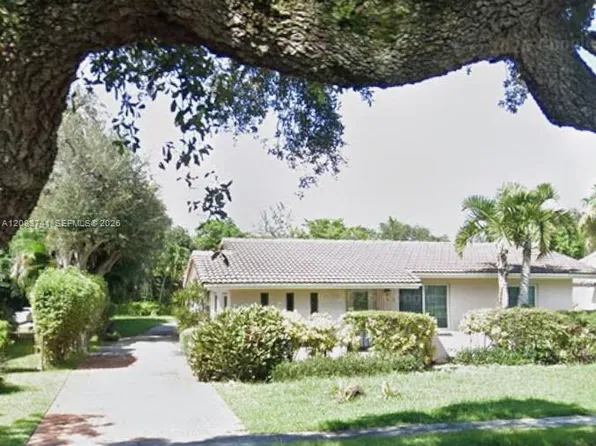 633 NE 119th St, Biscayne Park, FL 33161