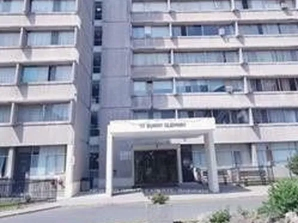 10 Sunny Glenway Way #807, Toronto, ON M3C 2Z3