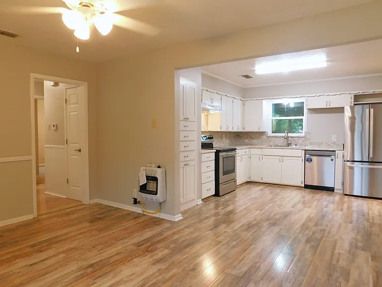 325 W Jones St — Photo 8