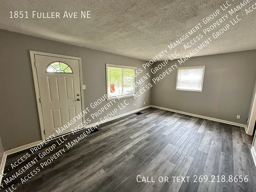 NE Side 2 Bedroom Fuller and Knapp Area — Photo 3