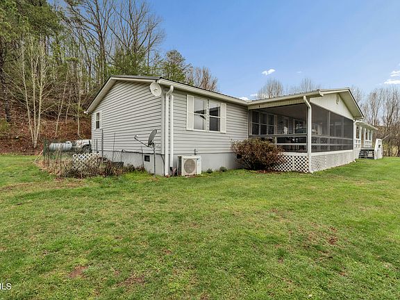 3rd image of 958 Avery Branch Rd