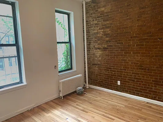 Rented by Salon Realty Corp | media 3