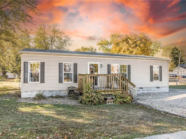 211 W South 2nd St, Stewardson, IL 62463