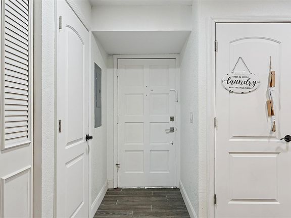 4th image of 202 La Casa