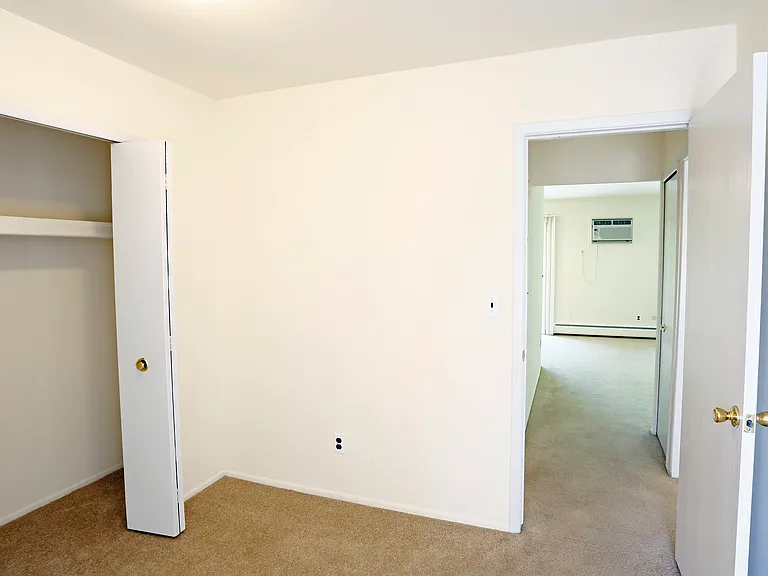 River Bend Apartments — Photo 15