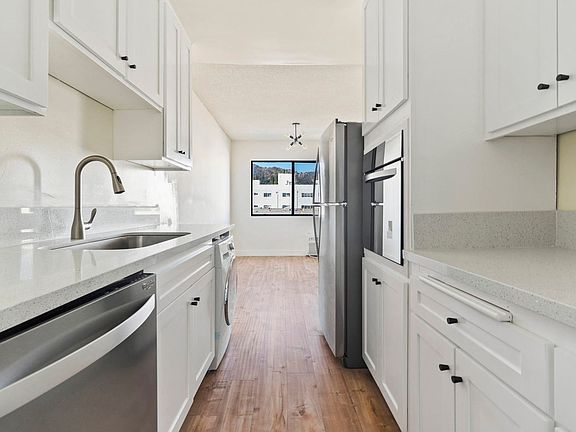 2nd image of 1332 N Vista St #301