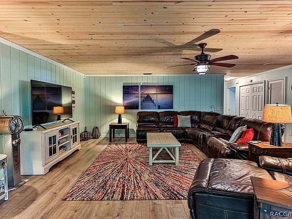 4th image of 5566 S Park Hill Way
