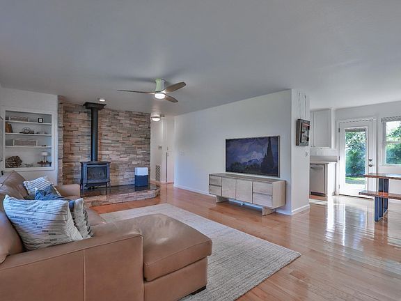 5th image of 1051 Harris Road