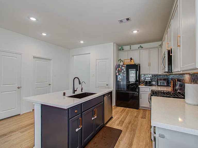 4722 Crest Hill Dr — Photo 12