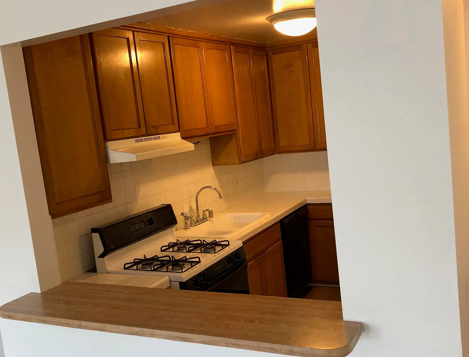 2 bed, 975 sqft, $3,450 — Photo 2