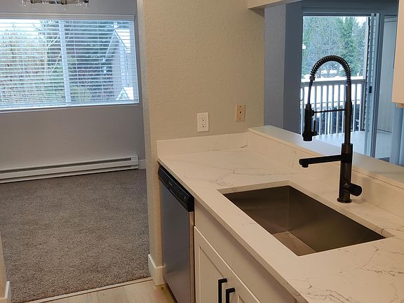 3rd image of 10848 NE 68th St APT 108