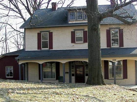 1st image of 226 N Walnut Ave