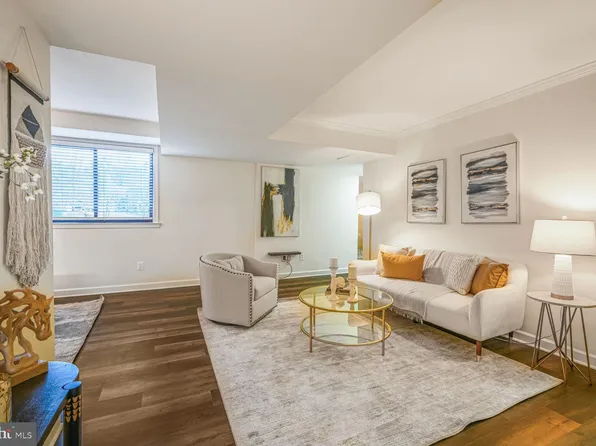 2725 39th St NW APT 206, Washington, DC 20007