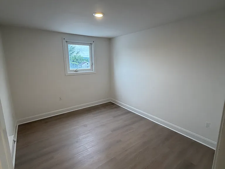 549 E Vine St #6 — Photo 1