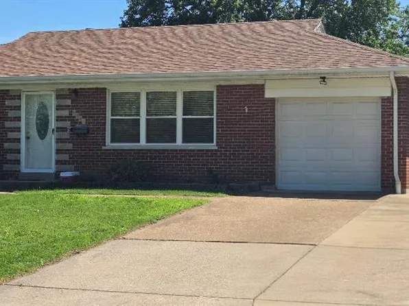 8446 Hampstead Dr, Saint Louis, MO 63123